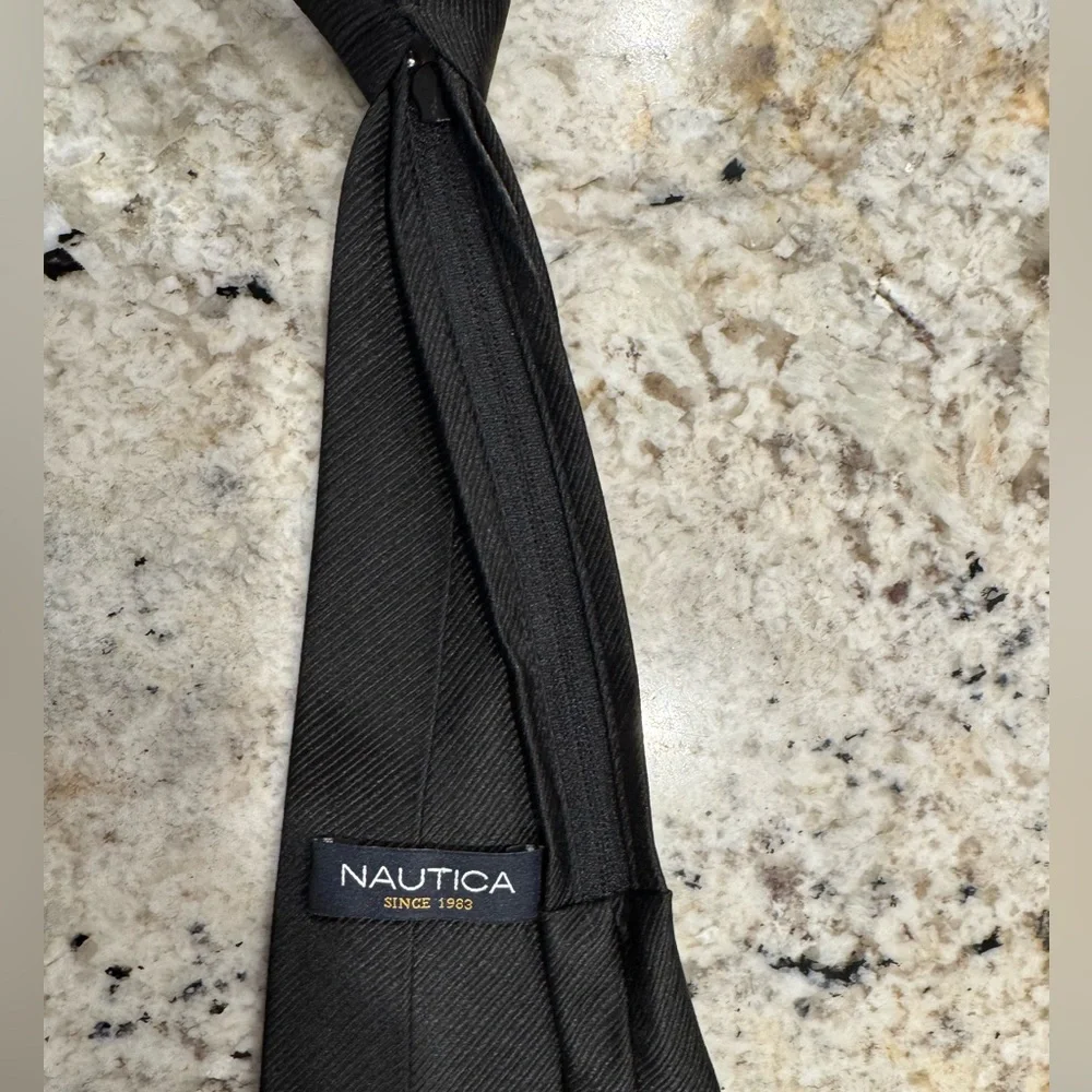 Nautica sleek black